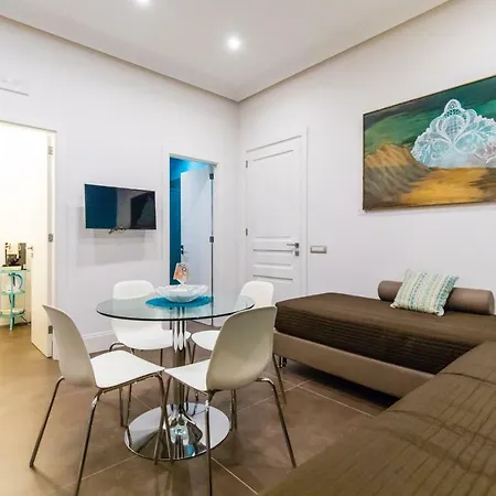 N'apartment Апартаменты Неаполь
